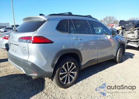 2025 Toyota Corolla Cross Xle z USA, uszkodzony, nr VIN 7MUDAABG1SV121155